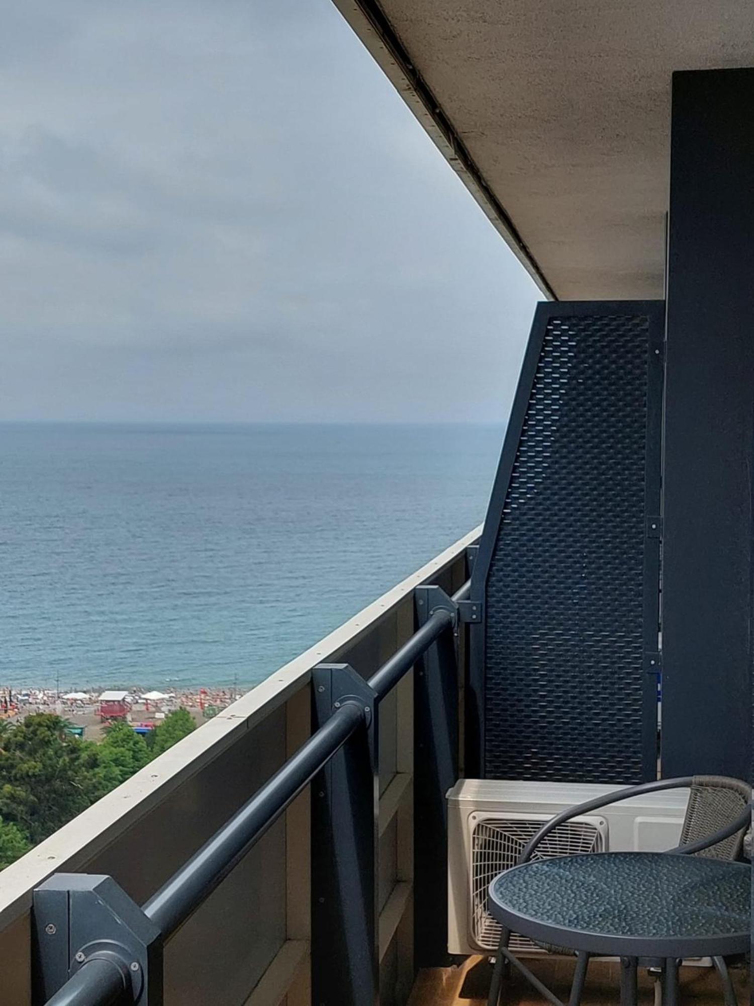 Apart-Hotel Orbi City Batumi Exterior foto